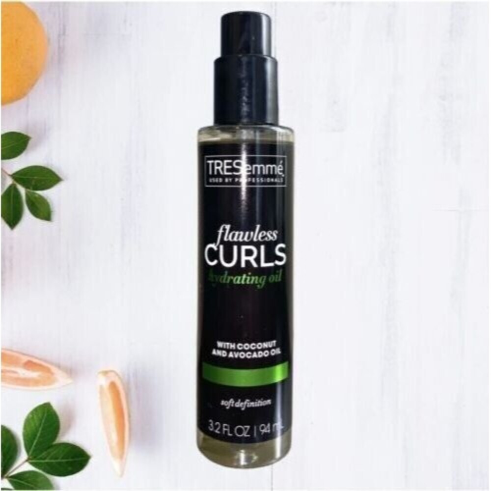 TRESemme FLAWLESS CURLS HYDRATING OIL 3.2 FL OZ.